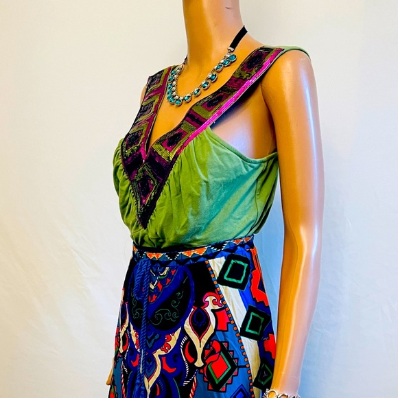 Green Graphics Sequins Top - by Flying Tomato Size XL - Picture 13 of 15